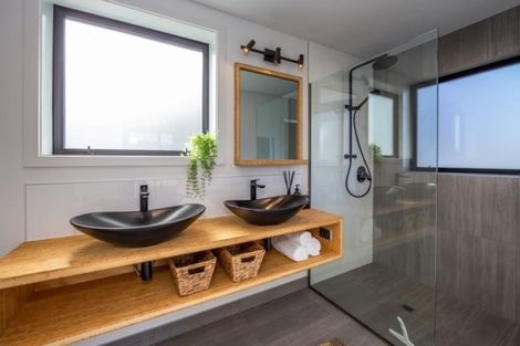 Photo of property in 8 Jahan Lane, Cashmere, Christchurch, 8022