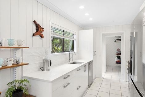 Photo of property in 1/117 Daffodil Street, Titirangi, Auckland, 0604