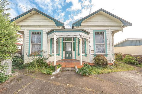 Photo of property in 2 Alma Road, Gonville, Whanganui, 4501