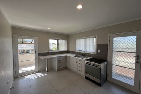 Photo of property in 2/52 Bentley Avenue, Glenfield, Auckland, 0629
