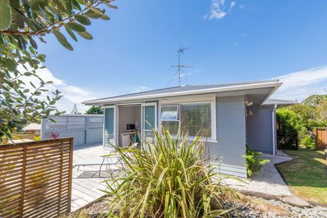 Photo of property in 50 La Rosa Street, Green Bay, Auckland, 0604