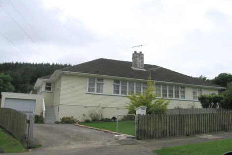 Photo of property in 102 Tremewan Street, Tawa, Wellington, 5028