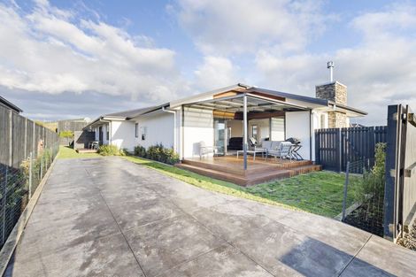 Photo of property in 32 Atlantic Drive, Fitzherbert, Palmerston North, 4410