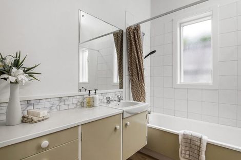 Photo of property in 5/6 North Avenue, Narrow Neck, Auckland, 0624