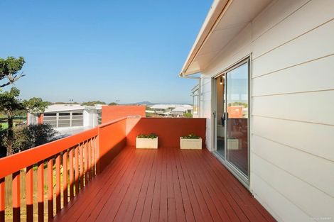 Photo of property in 779 East Coast Road, Northcross, Auckland, 0630