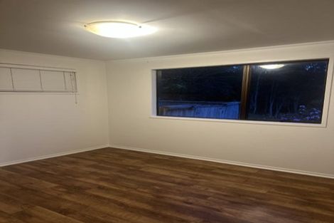 Photo of property in 22 Jenanne Place, Totara Vale, Auckland, 0629