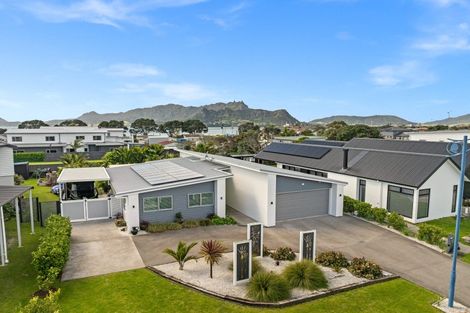 Photo of property in 6 Fred Carr Place, One Tree Point, 0118