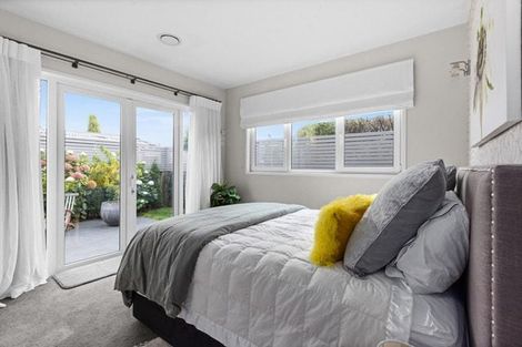 Photo of property in 18a Cambridge Terrace, Taradale, Napier, 4112