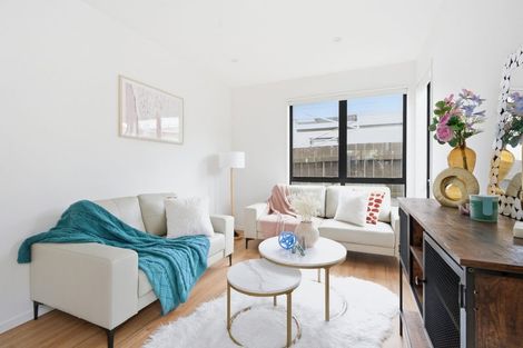 Photo of property in 2/5 Browns Road, Manurewa, Auckland, 2102