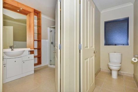 Photo of property in 15 Mackwell Road, Fairview Heights, Auckland, 0632