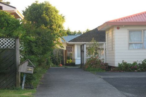 Photo of property in 1/102 Chivalry Road, Glenfield, Auckland, 0629