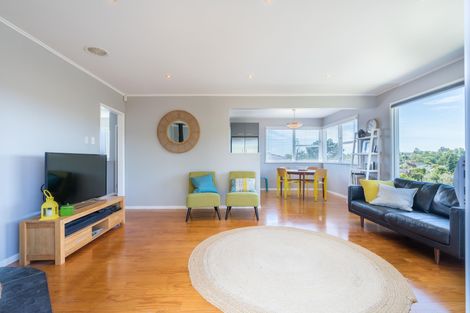 Photo of property in 50 La Rosa Street, Green Bay, Auckland, 0604