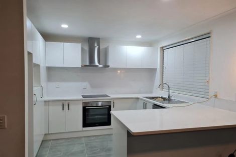 Photo of property in 39 Fernbrook Close, Burswood, Auckland, 2013