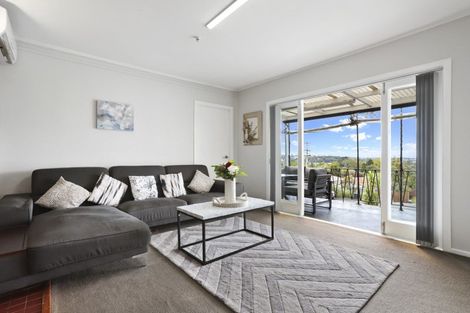 Photo of property in 21 Parrs Cross Road, Henderson, Auckland, 0612