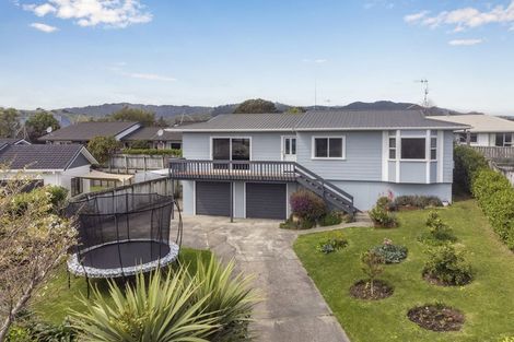 Photo of property in 9 Ross Grove, Paraparaumu, 5032