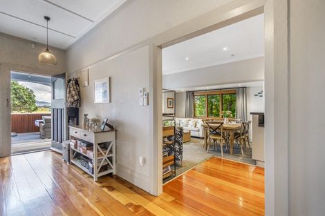 Photo of property in 6 Waterfront Road, Mangere Bridge, Auckland, 2022