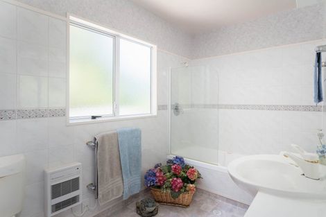 Photo of property in 25 Hawai Street, Two Mile Bay, Taupo, 3330