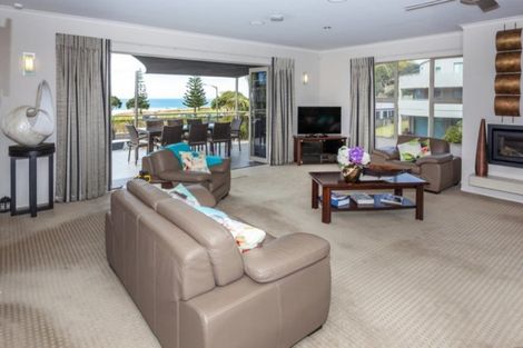 Photo of property in 221 Onemana Drive, Onemana, Whangamata, 3691