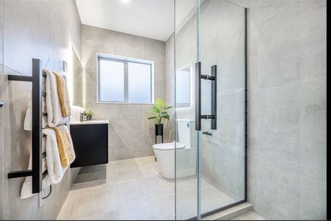 Photo of property in 15 Walter Ruddock Avenue, Kumeu, 0810