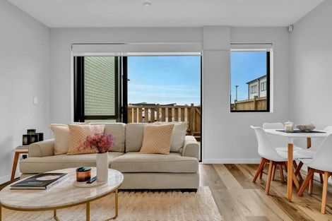 Photo of property in 5/86 Fred Taylor Drive, Westgate, Auckland, 0814