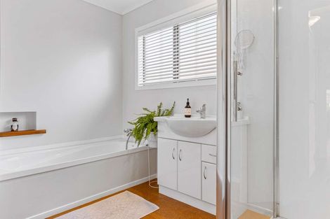 Photo of property in 44 Stratford Drive, Cable Bay, 0420