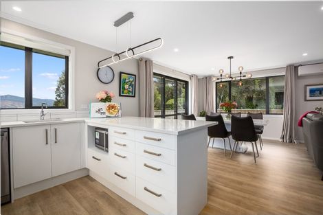 Photo of property in 13 Cosgrove Rise, Riverstone Terraces, Upper Hutt, 5018