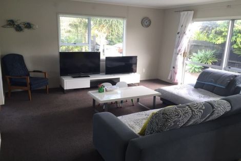 Photo of property in 44 Beach Road, Te Atatu Peninsula, Auckland, 0610