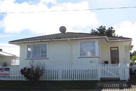 Photo of property in 7 Kenmore Street, Newlands, Wellington, 6037