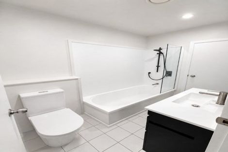 Photo of property in 14/30 John Jennings Drive, Oteha, Auckland, 0632