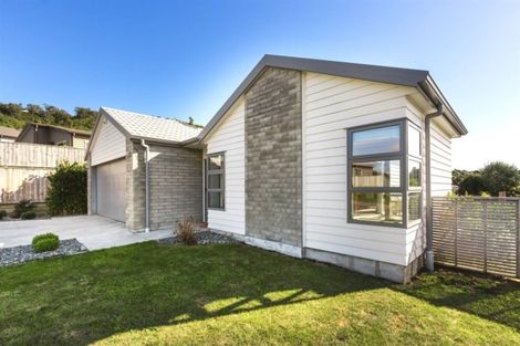Photo of property in 2 Gennaker Lane, Whitby, Porirua, 5024