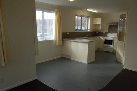 Photo of property in 27 Aniseed Grove, Timberlea, Upper Hutt, 5018