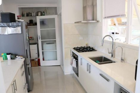 Photo of property in 62 Buscomb Avenue, Henderson, Auckland, 0610