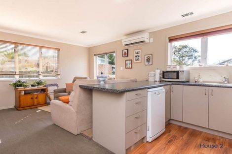 Photo of property in 25a Eastglen Road, Glen Eden, Auckland, 0602
