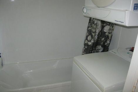 Photo of property in 2/219 Grant Road, Thorndon, Wellington, 6011