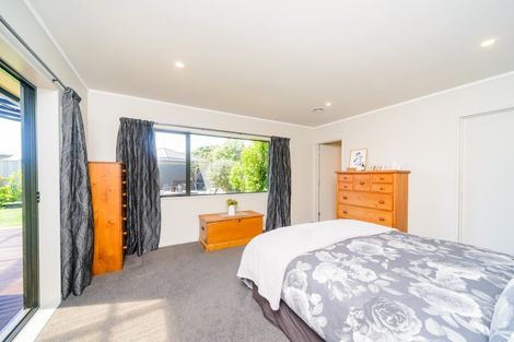 Photo of property in 18 Daniel Place, Kelvin Grove, Palmerston North, 4414