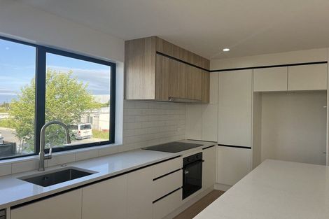 Photo of property in 5 Falcon Crescent, Hobsonville, Auckland, 0618