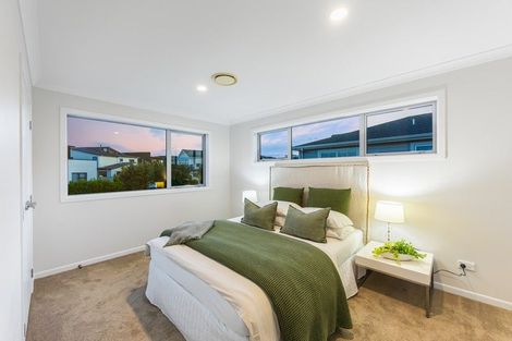 Photo of property in 17 Headland Drive, Long Bay, Auckland, 0630