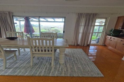 Photo of property in 547 Glenfield Road, Glenfield, Auckland, 0629