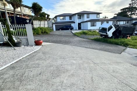 Photo of property in 23 Bartells Drive, Goodwood Heights, Auckland, 2105