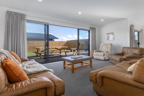 Photo of property in 12 Ash Close, Levin, 5510