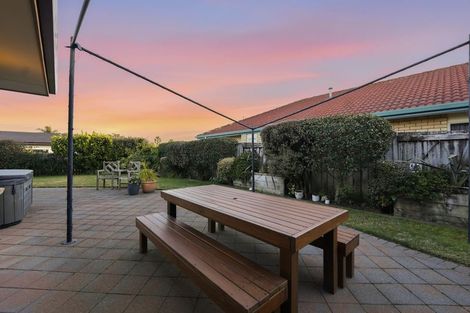 Photo of property in 40 Mcleod Place, Papamoa Beach, Papamoa, 3118