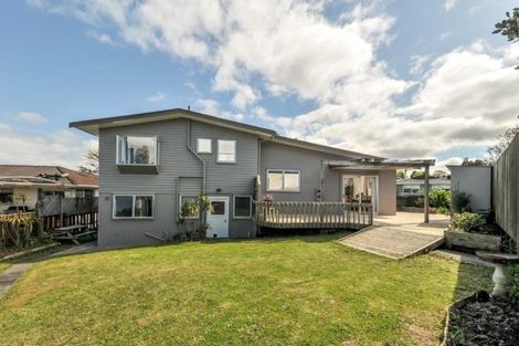 Photo of property in 4 Cassia Place, Sunnynook, Auckland, 0620
