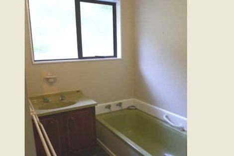 Photo of property in 25 Fernhaven Grove, Newlands, Wellington, 6037