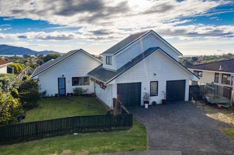 Photo of property in 3 Frimley Terrace, Waikanae Beach, Waikanae, 5036