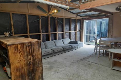 Photo of property in 17 Kiwi Avenue, Waikuku Beach, 7473