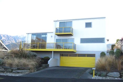 Photo of property in 73 Cedar Drive, Kelvin Heights, Queenstown, 9300
