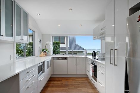 Photo of property in 2 Oakpark Place, West Harbour, Auckland, 0618