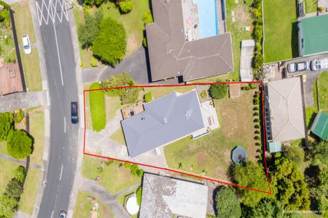 Photo of property in 50 La Rosa Street, Green Bay, Auckland, 0604