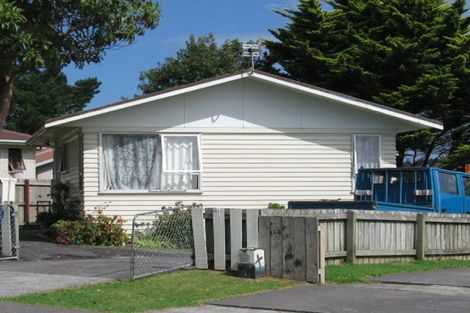 Photo of property in 62 Cedar Heights Avenue, Massey, Auckland, 0614