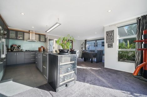 Photo of property in 13 Lambir Place, Fairview Heights, Auckland, 0632